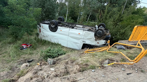 18-latek stracił panowanie nad autem. Pojazd dachował na DK79