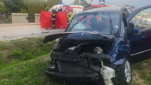 Groźny wypadek w powiecie skarżyskim. Zderzyły się trzy samochody