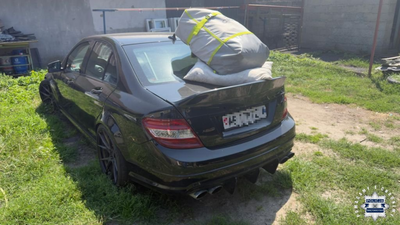 Narkotyki, kradziony samochód, rewolwer i... kusza. Udana akcja policjantów 