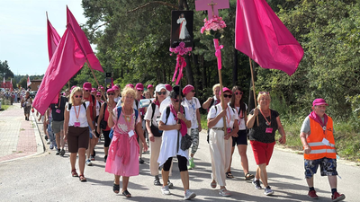 Pielgrzymi wyruszyli z Gnieździsk. Dziś dotrą do Włoszczowy