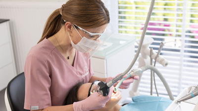 Jak nowoczesny dentysta w Kielcach pomaga pokonać lęk przed fotelem