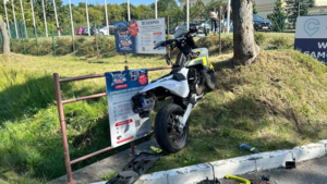 Groźny wypadek z udziałem motocyklisty na ulicy Warszawskiej