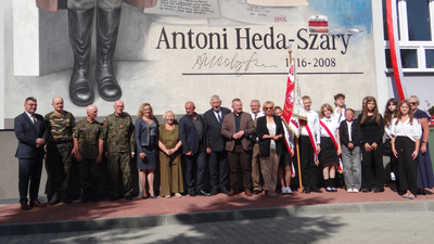Twój News: W Radoszycach odsłonięto wyjątkowy mural. Obecna była córka bohatera