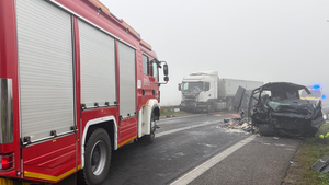 Zderzenie busa i ciężarówki w Woli Jachowej. Jedna osoba w szpitalu