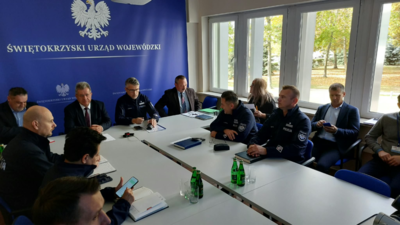 Wzmożone patrole w szkołach. Wojewoda zwołał specjalną naradę