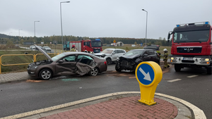 Zderzenie trzech samochodów na drodze wojewódzkiej 