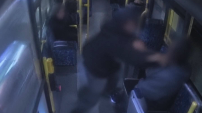 Agresor w miejskim autobusie
