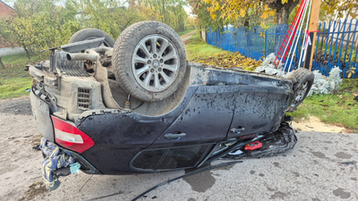 Pijany i bez uprawnień. 17-latek dachował BMW
